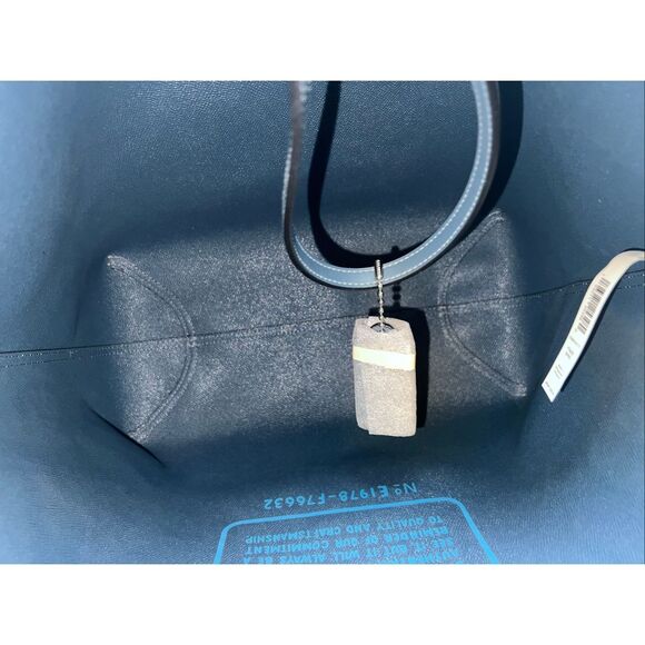 🔥🎁NWT! Coach Rainbow Sig Reversible Tote Handbag F76632 Msrp:$350.00 - Picture 8 of 11